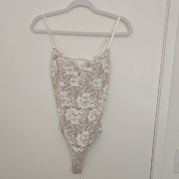 Lulu's Cream Lace Bodysuit - Picture 1 of 10